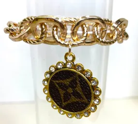 Stretchy gold bracelet